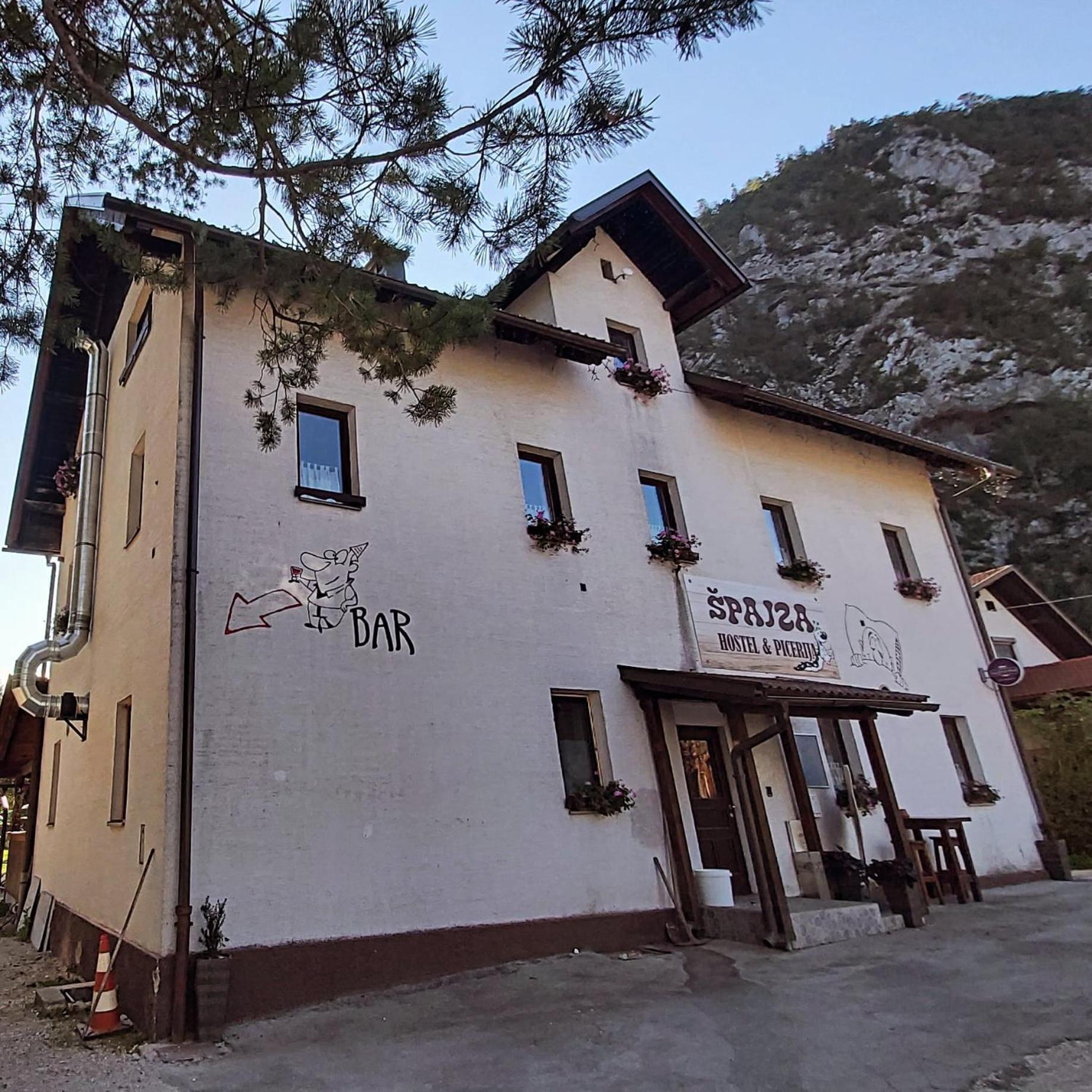Hostel In Picerija Spajza 모스트라나 외부 사진